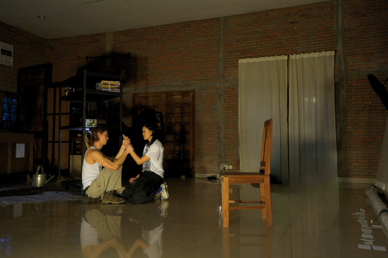 Read more about the article CRADLING WHAT DISAPPEARS