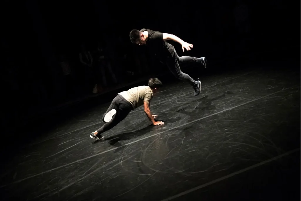 BETWEEN TINY CITIES រវាងទីក្រុងតូច