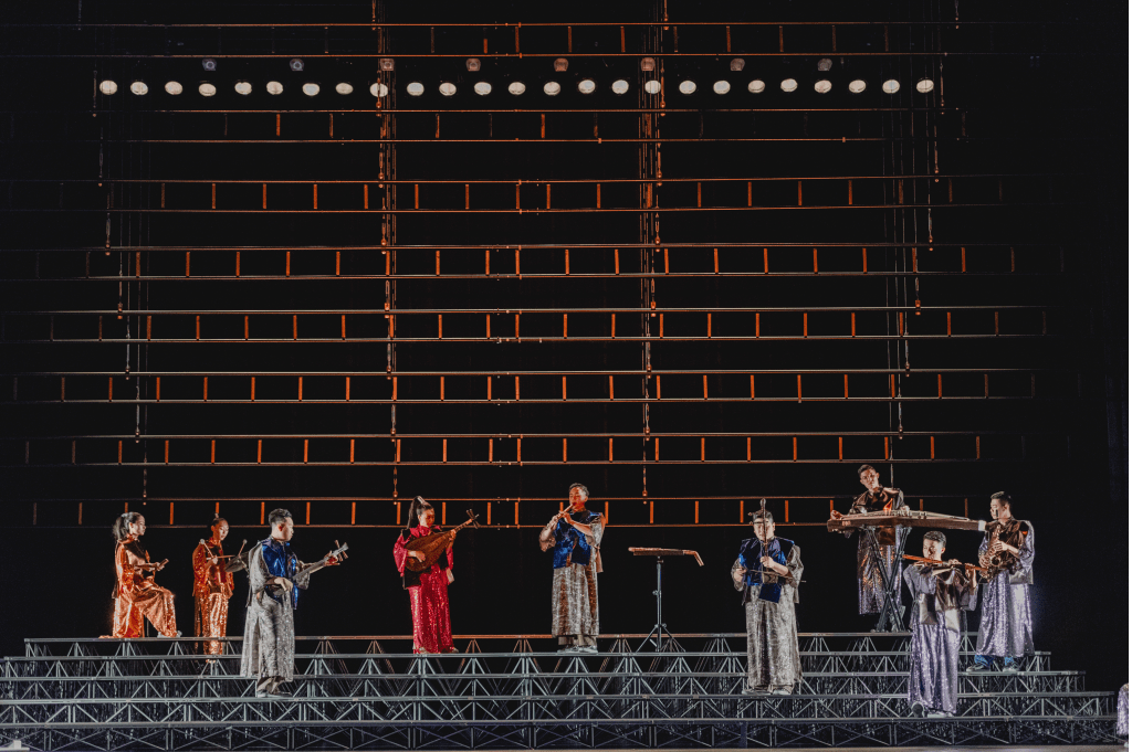 Siong Leng Musical Association was established in 1941 under the leadership of late chairman Mr Teng Mah Seng. With his guidance, Siong Leng has become an arts company that preserves and promotes Nanyin. By writing new lyrics and music that were livelier and more relatable, Nanyin has been reformed, revitalised and given a new life. Ever since, Siong Leng has been participating in musical competitions and international symposia on Nanyin. It has also organised various events including concerts and festivals that promote and develop the ancient artform.