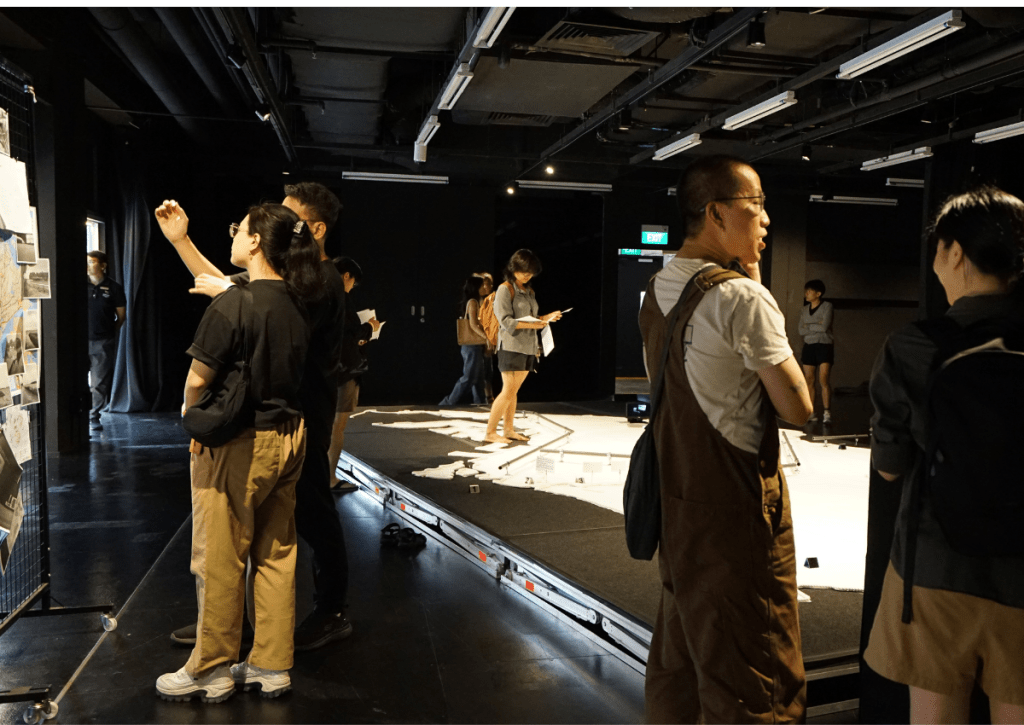 Spectators exploring the multidisciplinary exhibition Vector#5: Psychogeographies at Esplanade Annexe Studio, Singapore. © Asia-Europe Foundation