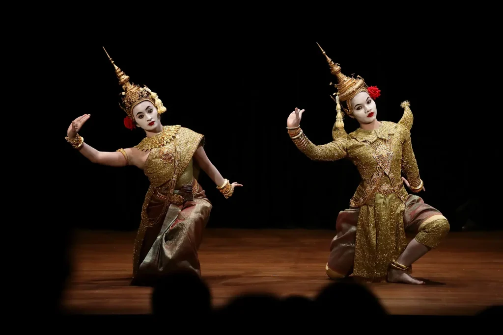 Audiences experienced the elegance of a traditional Cambodian dance performance, Preah Thong Dance after the screening of The Perfect Motion © Asia-Europe Foundation