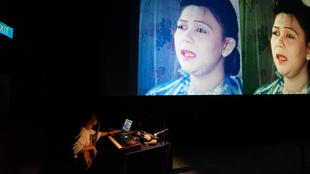 Musician Kent Lee playing a brand new composition for Pyo Chit Lin (My Darling) © Asia-Europe Foundation