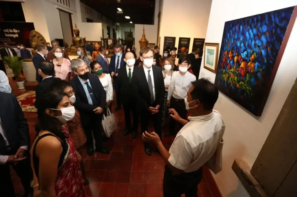 Audience listening ardently to the artist during the opening of the ASEM Cultural Festival 2021 exhibitions at the National Museum of Cambodia. © Ministry of Culture and Fine Arts, Cambodia