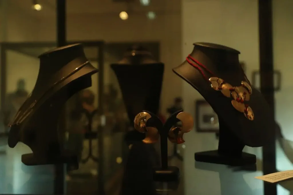 'Il Nodo: A Sketch for Hope' exhibition presented a collection of handcrafted jewellery produced collaboratively by Cambodian and Italian artists. © Ministry of Culture and Fine Arts, Cambodia