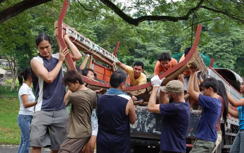 Biomodd [LBA2], transporting components, Philippines, 2009 © Vanessa Liwanag