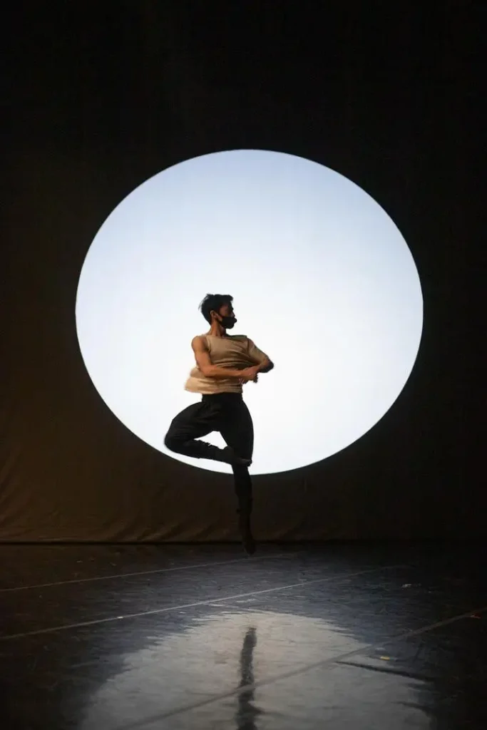 Performance shot from 'The Golden Temple' © Alina Birjuk