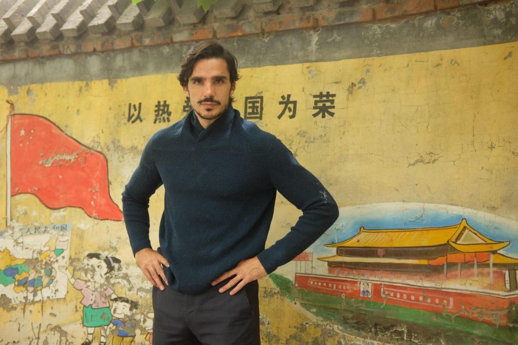 Luis Cuenca Castro was born in Madrid, Spain in 1973. After relocating to the USA in 1999, he studied Film Production at NYU and USC summer programs, with additional training in screenwriting at UCLA. He later worked with legendary producer Roger Corman as both an editor and assistant director. In 2003, he established his own production company, Mudbath Film, where he produced his independent films alongside commercial projects. His work rejects polished conventions in favour of a cinéma vérité aesthetic rooted in ritual, presence, and personal mythmaking. Arriving in China in 2012, he learned the language and immersed himself in its culture. The country offered the spatial and cultural expanse needed to develop a style he’d unconsciously awaited for decades—a vision that would take another ten years to fully crystallize as his own Kino-Primitiva, a Lumière-influenced cinematic language. This artistic evolution unfolded alongside his decade-long immersion in the production of CHINA 354.