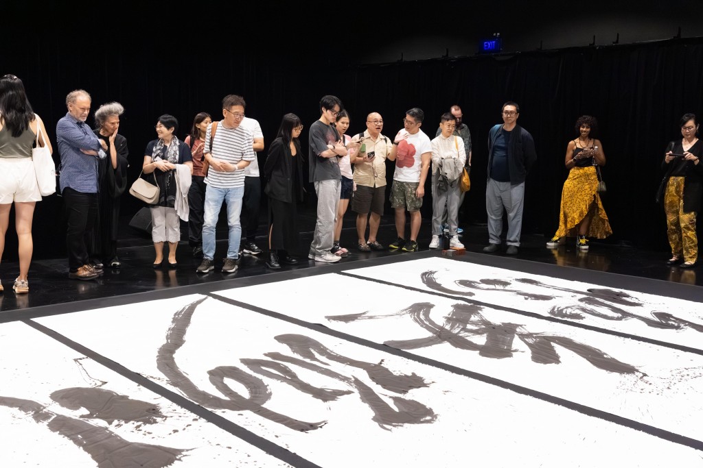 Audience gathering on the stage, ‘Calligraton’, AECFest 2025 Closing Curtain in Singapore © Naoko Kaneda