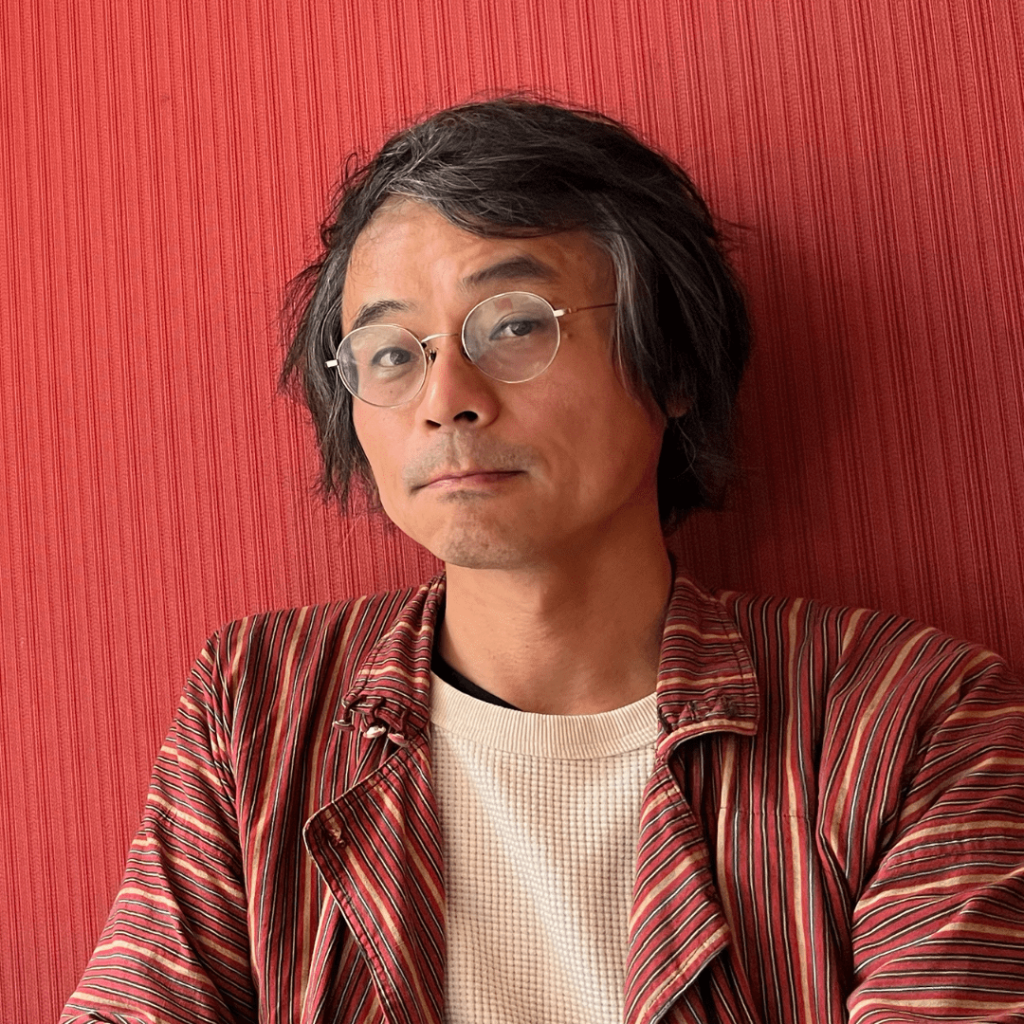 Chikara Fujiwara (orangcosong) is an artist based in Yokohama, Japan. Since 2014, he has initiated and developed international projects, such as “Engeki Quest”, a walk-based tour project that has been realized in numerous cities around the world, and “IsLand Bar” with multinational artists at ADAM artist lab in Taipei. He was a Saison Fellow of The Saison Foundation (2017–20) and a Cultural Envoy of the Agency for Cultural Affairs of Japan (2017).