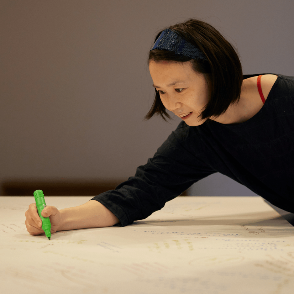 Minori Sumiyoshiyama (orangcosong) works as a transdisciplinary artist. Since 2017, she has presented and initiated several international projects, including “Hitsudankai – From now/here, Silence”, in cities across Asia, Africa, and Europe. and “2x2 WindowS”, an online international project with multimedia composer Tam Thi Pham. In recent years, her practice has extended across both analog and digital realms.  © Takahashi Kenji, Photo courtesy of Tokyo Arts and Space