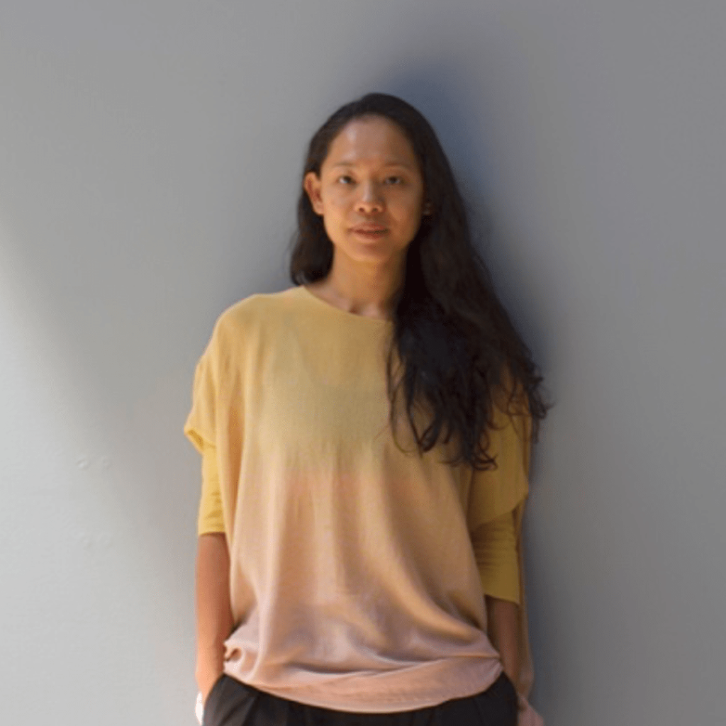 Scarlet Yu Mei is a Hong Kong–born Thai-Chinese artist whose practice moves through the intersections of choreography, performance, and relational ecologies.
Her works, presented internationally from China to Mexico and more,  create choreographic situations that reveal how belonging, estrangement, and diasporic inheritance are negotiated through everyday gestures and embodied attention.