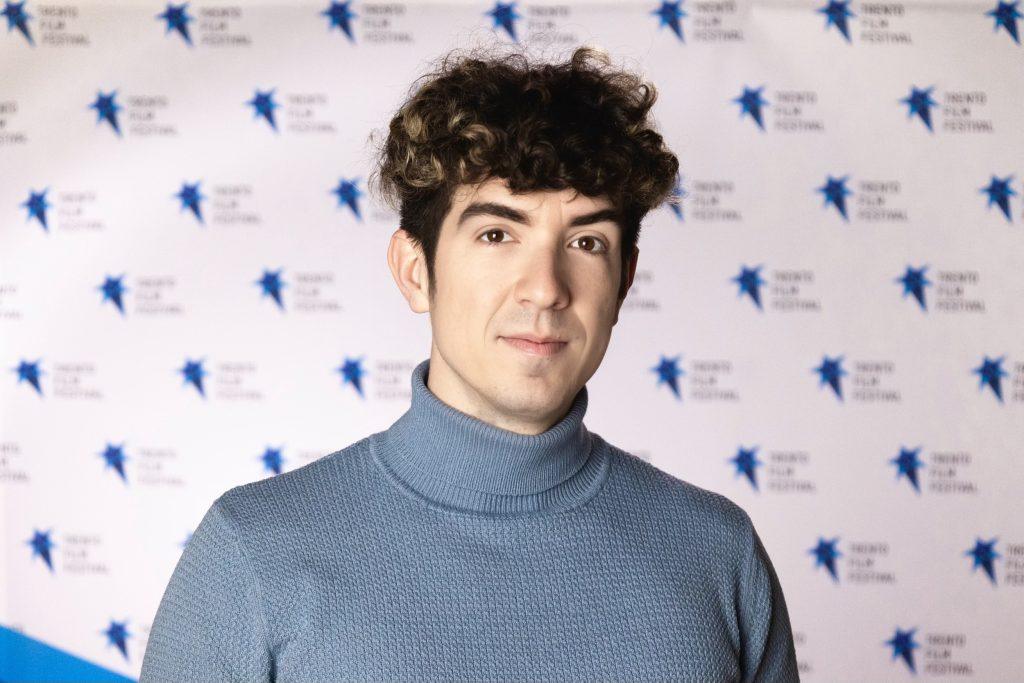 Adrià Guxens (Tarragona, 1992) is a director and screenwriter who graduated cum laude in Journalism and Film Directing. His films, akin to "faux realism," engage with queer cinema and contemporary Chinese cinema, exploring marginalized identities. His works have been selected and awarded at festivals such as ZINEBI and the Málaga Film Festival. His short film Kokuhaku (2024) screened internationally at Sitges, Gijón, Málaga, and Busan, among others. The Cervantes Institute in Shanghai dedicated a retrospective of his work in 2024. He teaches at Chinese universities and at ESCAC, where he also coordinates the Asian Programs. He is currently developing two feature films: Tres canciones (Filmin Award at FICX Pro) and Lóngquán, whose filming has already begun in China. This project won the WIP awards at the Locarno Film Festival and the REC 2025.